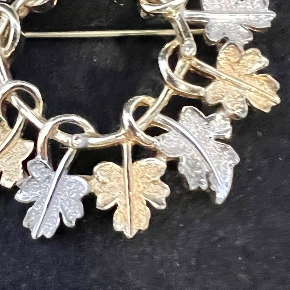 Vintage Sarah Coventry Gold/Silver Tone Wreath of Leaves Brooch (3108) - Picture 5 of 6